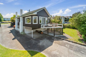 The Lakeview Lodge - Taupo Holiday Home